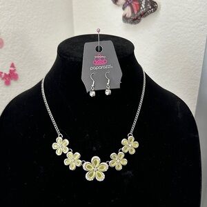 Paparazzi Silver and Yellow Daisy Necklace Set